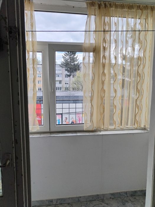 Vând apartament 2 camere în Roman
