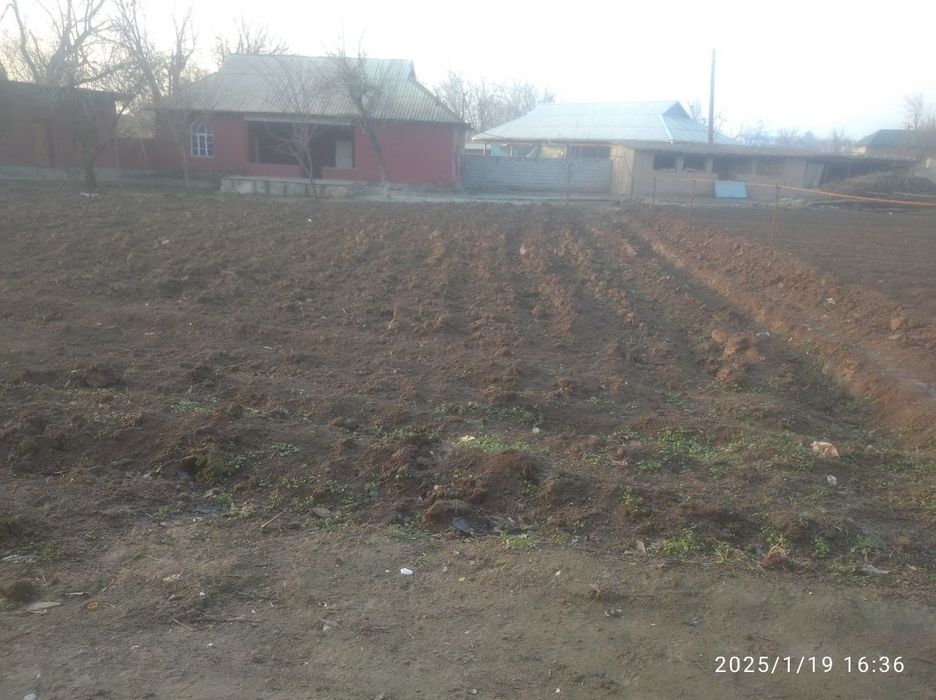 SUROSHNIY uy sotiladi gaz suv svet bor xama sharoyiti bor