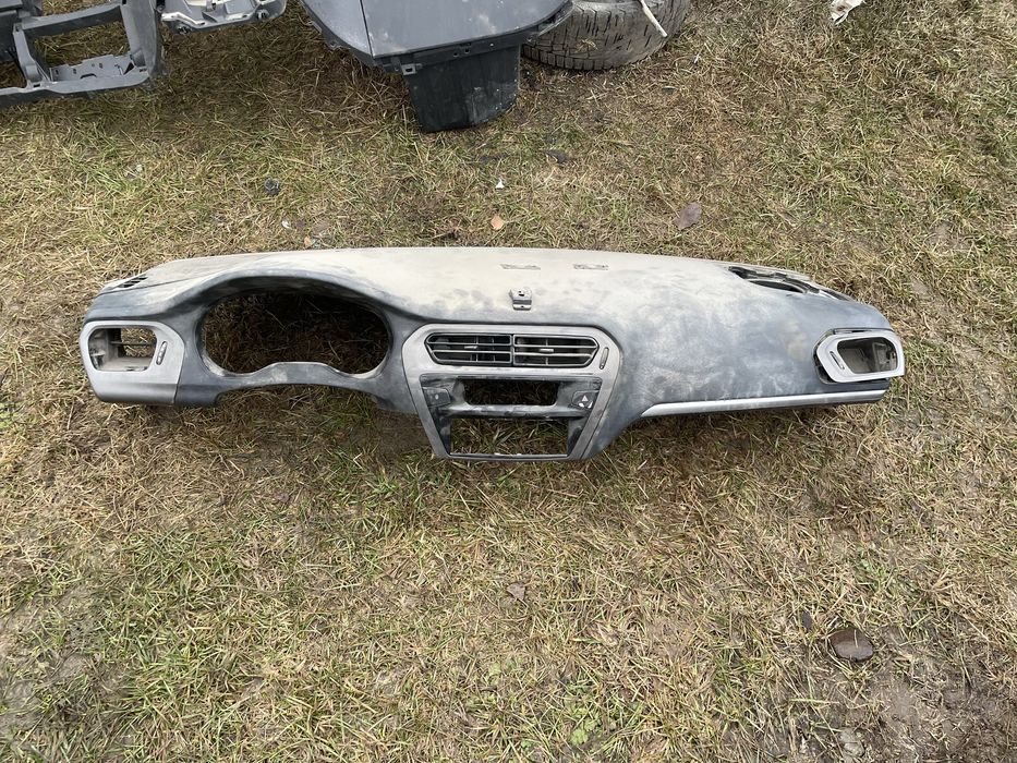 Продам панель, торпеду на peugeot пежо 301.