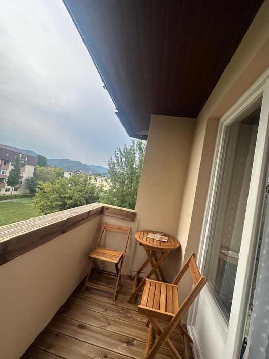 Închiriez apartament  2 camere