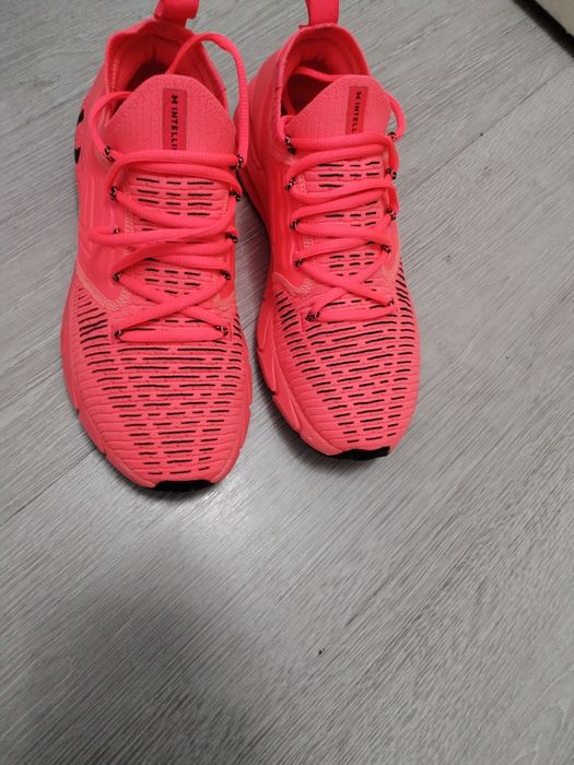 Уникални маратонки Under armour