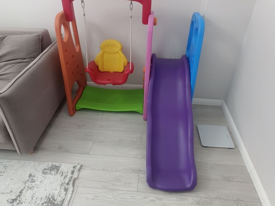 Продается горка с качелей.