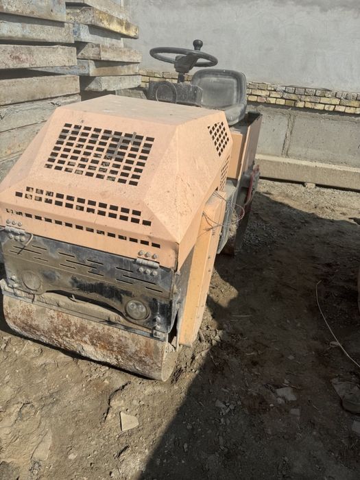 Коток асфалтнь уклатчик