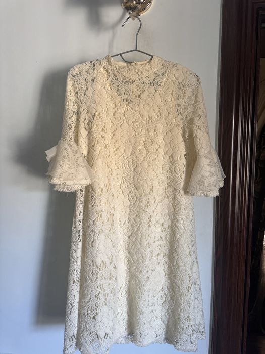 Бежевое платье. Кружовое