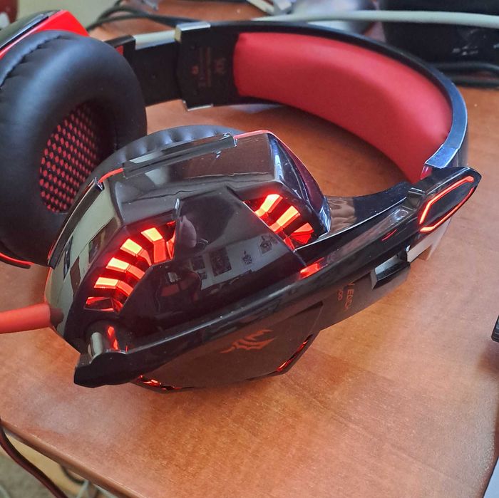 геймърски слушалки Kotion Each G2000, микрофон, LED светлини, червени