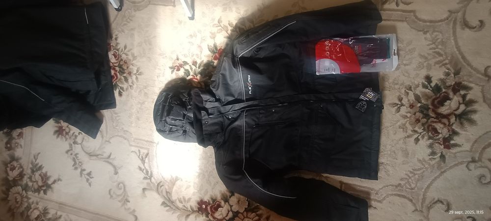 Geacă de lucru, impermeabila, rezistenta la vânt, material rezistent