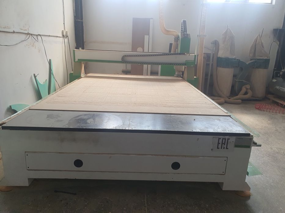 Сдам стол в мебельном цеху