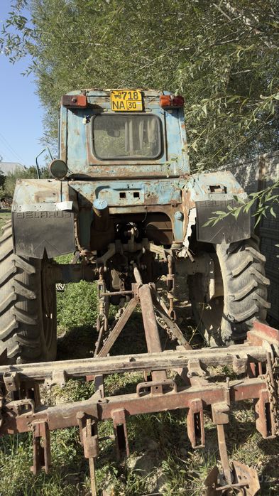 Traktor sotiladi