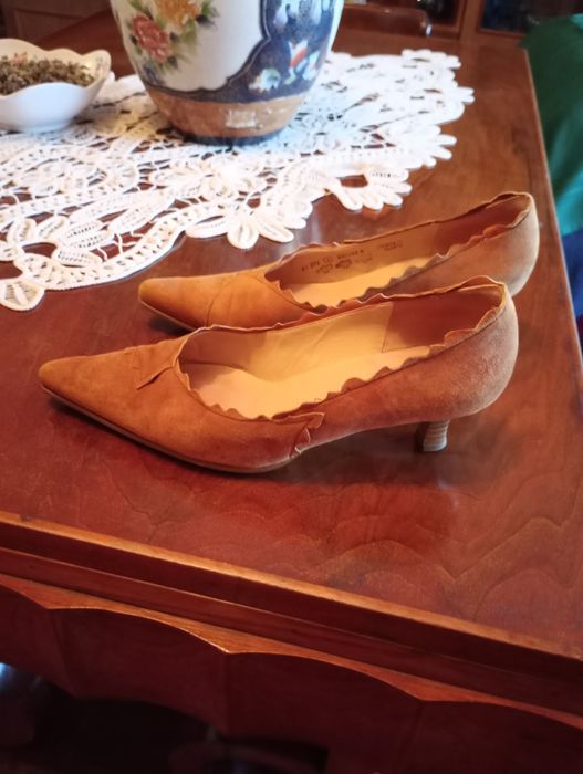 Pantofi dama mărimea 37 .