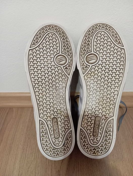 Маратонки Adidas NEO  43 1/3