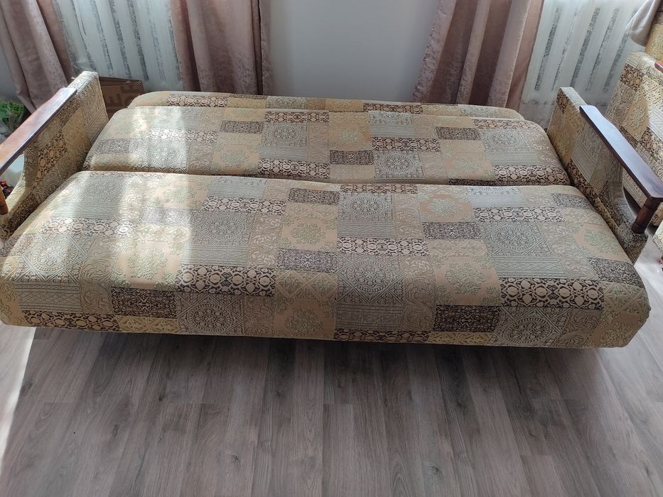 Диван и два кресла