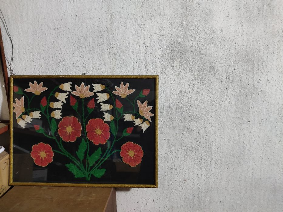 Стари гоблени шити от майка ми 50 те .години едър бод  ( първата снимк