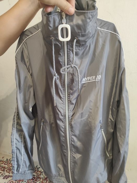 Продам женскую ветровку