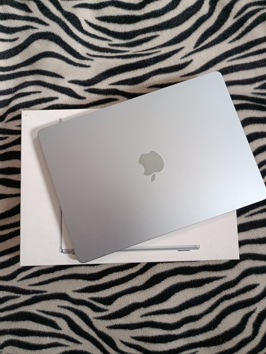 Продам Mac book pro Air М4 24/512