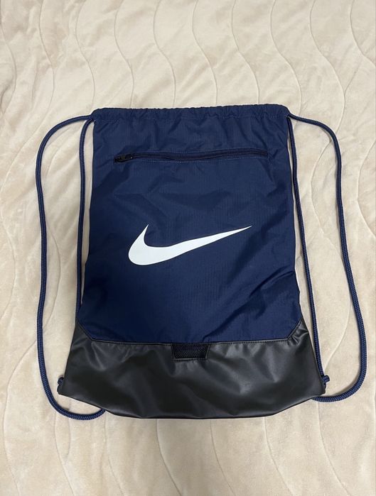 Нова мешка Nike + подарък екип Real Madrid, калци и 2 топки
