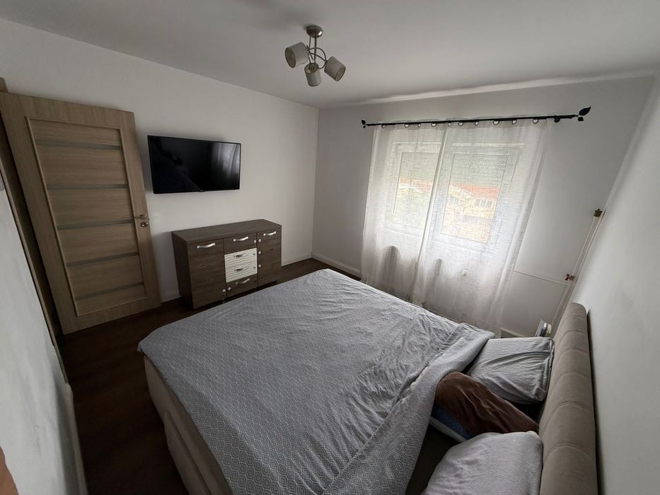 Apartament cu 3 camere tip PB mare la etajul 4 in bloc acoperit pe strada Sfantul Apostol Andrei