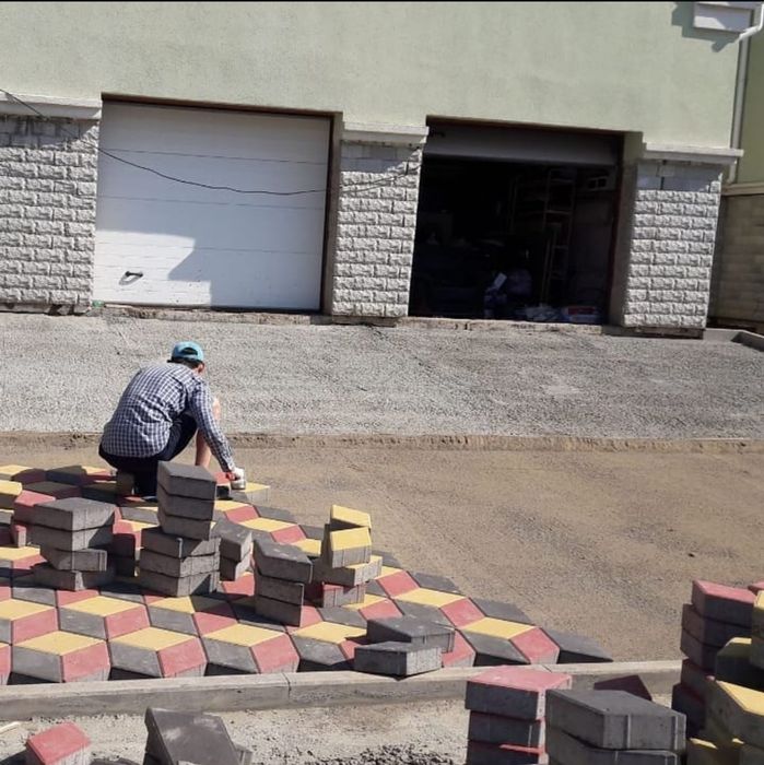 Укладка брусчатки бардюра поребрика