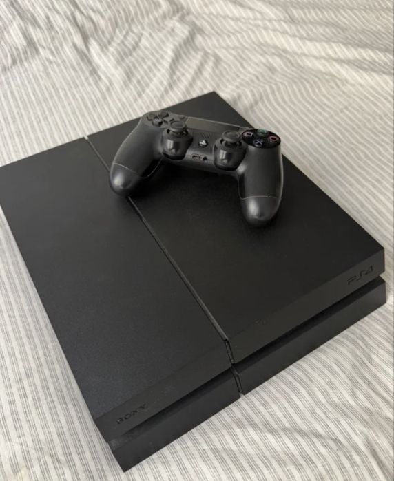 Consola Playstation 4 500 Gb si doua controllere