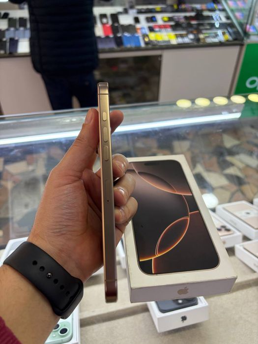 Iphone 16 Pro Max 10 skl