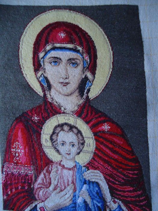 гоблени, икони,  книгоразделител