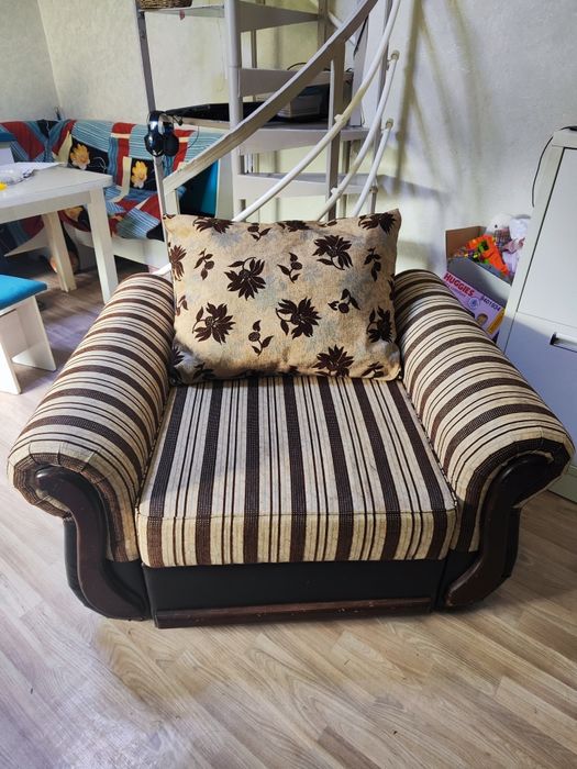 Продам диван и кресло