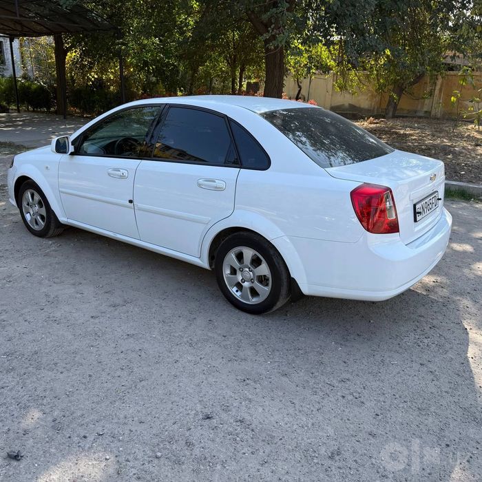 Lacetti sotiladi