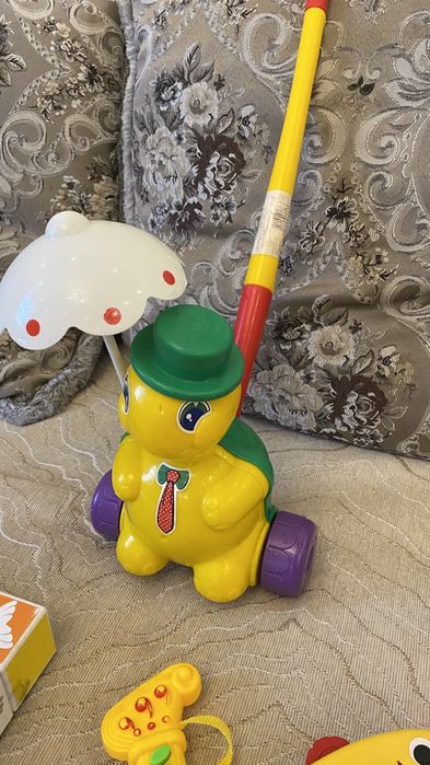 Игрушки музыкальные, толокар, кубики