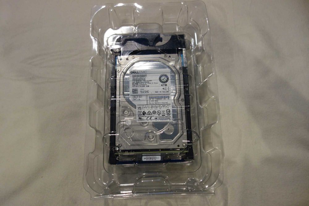 Продавам диск DELL EMC 005053105 4 TB SAS Disk 0B36105