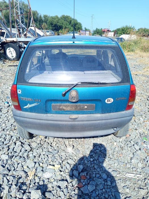 Опел Корса 1.4 бензин