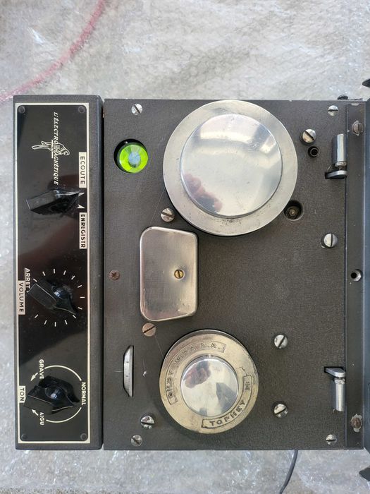 Magnetofon redare inregistrate pe fir metalic foarte rar