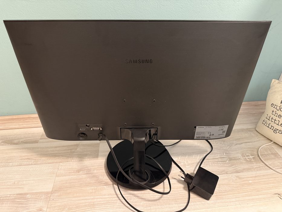 Monitor LED Samsung Full HD 24” 61 cm