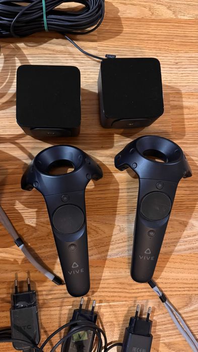 VR очила HTC Vive Pro пълен комплект + 2x стойки Visico + зарядни
