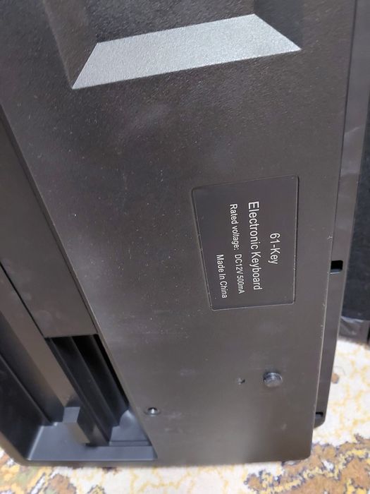 Продам новий синтизатор  профисионалний  срочна