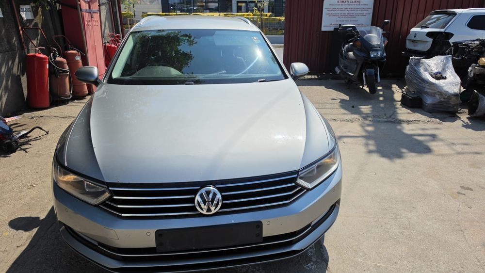 Dezmembram vw passat b8 break 2.0 tdi cod motor crlb cutie manuala 6+1  trepte.