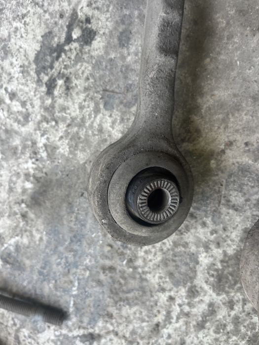 Предно окачване шенкели главини бмв ф30 ф31 bmw f30 f31 шенкел