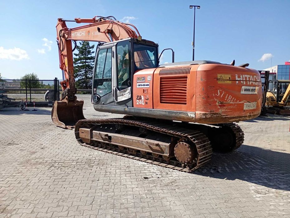 Багер Hitachi ZX240N-3