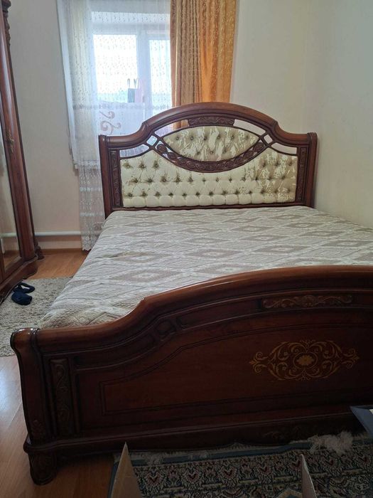 Спальная кровать