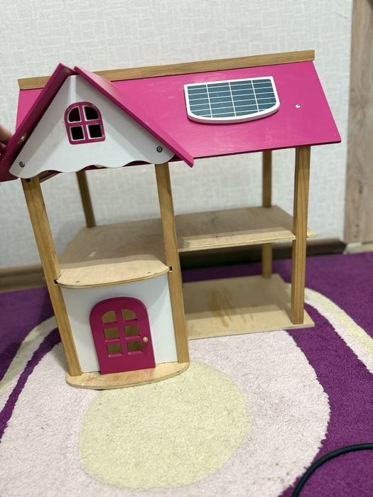 Продам деревянный игрушечный домик