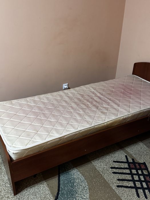 Продам кровать с матрасом