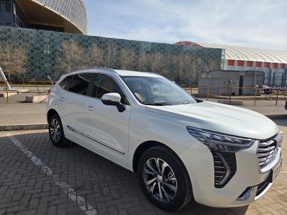 Haval машина белая