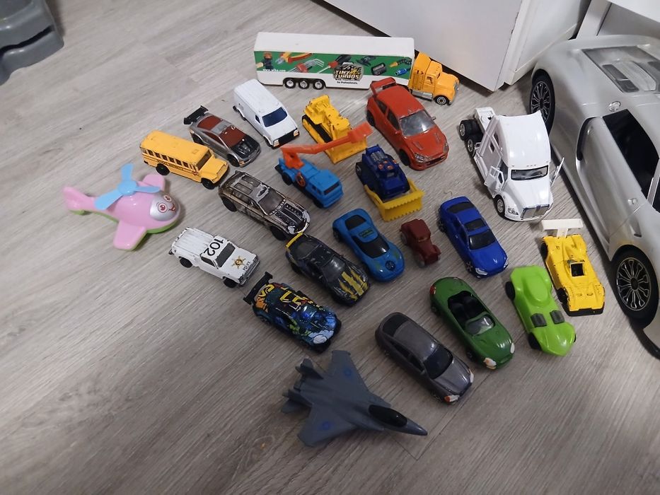 Метали и пласмасови колички