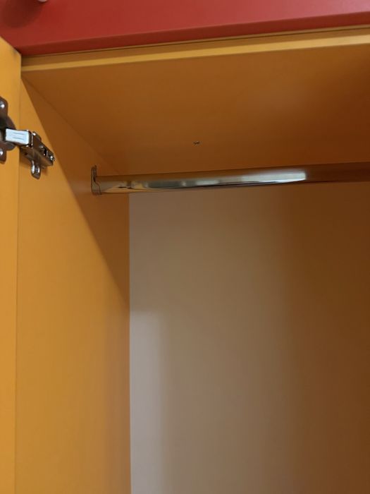 Яркий шкаф для детской комнаты