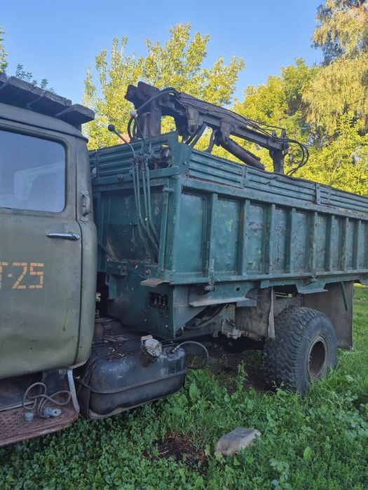 Сельхозтехника ЗИЛ 131 с манипулятором