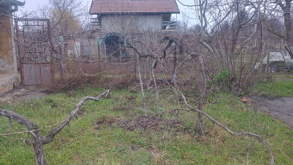 ВИЛА  с   Двор  1  Декър