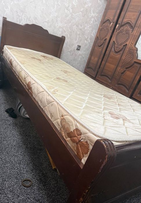 Срочно продаётся ! Спальная кровать с хорошим состоянием кому нужно