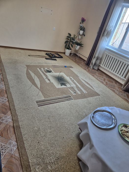 Продам ковер в зал