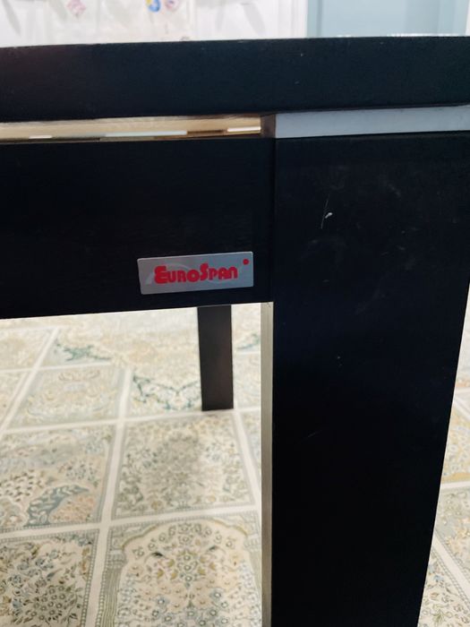 Продам гостийнный стол