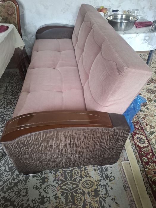 Диван с двумя креслами