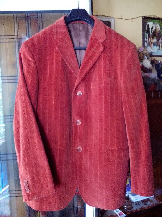 Продавам мъжки костюми и сака