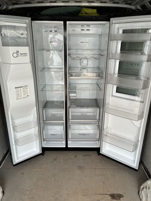 Frigider Lg side by side